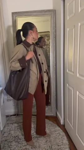 OOTD office edition! Heading in the office a lot this week so look out for all the fits. It’s that perfect temperature where I def need a jacket, but warm enough where it doesn’t have to be a big bulky one. With fall here, I have 3 great options. #OOTD #fashion #fallfashion #officestyle 