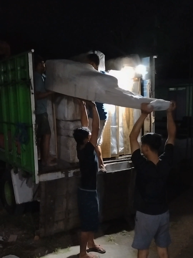 proses pemberangkatan rak kosmetik full set, kirim ke labuan bajo