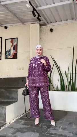 One set motif baru ayang. Launching besok jam 10.30 an yah. Harga ambyaarr #promoguncang99 jangan sampai ketinggalan. 🫰❤️ #oneset #onesetjumbo #onesetkekinian #onesetrayon 