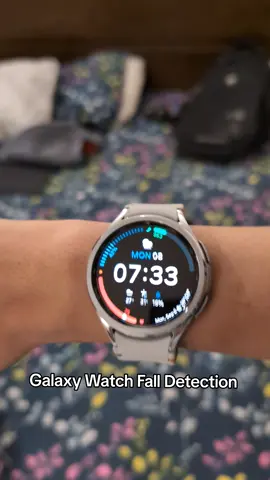 just a quick demo of fall detection on my galaxy watch 6 classic #galaxywatch #falldetection #Tech #techtok 