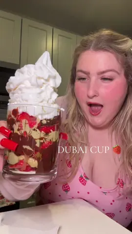 made the viral Dubai cups ❤️ I linked where to get the dip in the orange shopping cart!  #brandileighsnacks #dubaichocolate 