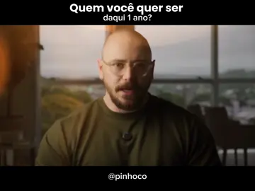 Quem você quer ser daqui a 1 ano? Essa é a pergunta que separa quem sonha de quem age. O tempo vai passar de qualquer jeito, e a diferença entre ficar no mesmo lugar ou conquistar aquilo que deseja está nas escolhas que você faz hoje. Imagine olhar para trás daqui a doze meses e perceber que você aproveitou cada oportunidade, que se levantou nos dias difíceis e construiu a vida que queria passo a passo. Não se trata apenas de querer, mas de se comprometer com cada detalhe, cada hábito e cada atitude. O futuro não espera, ele é criado agora. Então, quem você decide ser daqui a 1 ano?🧠 #motivação #foco #disciplina #sucesso #metas 