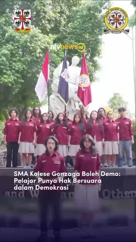 Senat SMA Kolese Gonzaga menegaskan bahwa pelajar SMA maupun SMK berhak bersuara dalam proses demokrasi. Mereka menilai kampanye di media sosial, petisi, hingga penyampaian aspirasi merupakan bentuk kebebasan berpendapat yang dilindungi UUD 1945. Gonzaga juga prihatin atas jatuhnya korban dalam demonstrasi dan menekankan pentingnya penyampaian aspirasi yang kondusif serta mendesak DPR merespons tuntutan rakyat dengan itikad baik. Namun, pandangan ini berbeda dengan Menteri Pendidikan Dasar dan Menengah Abdul Mu’ti yang menilai pelajar tidak perlu turun ke jalan. Menurutnya, aspirasi tetap bisa disampaikan tanpa meninggalkan kewajiban belajar, karena demonstrasi berisiko memicu tindakan anarkis. (el/as) #Demo #PelajarBersuara #Demokrasi #KoleseGonzaga #HakPelajar 