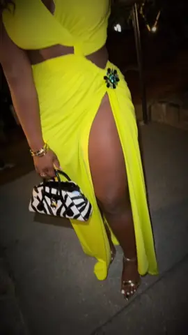The dress tho 😮‍💨😌🤞🏾I’m wearing a small ! #creatorsearchinsights #fallfashion #tiktokshopcreatorpicks #dress #cocktaildresses 