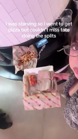 she’s eating…i’m eating… #vmas 