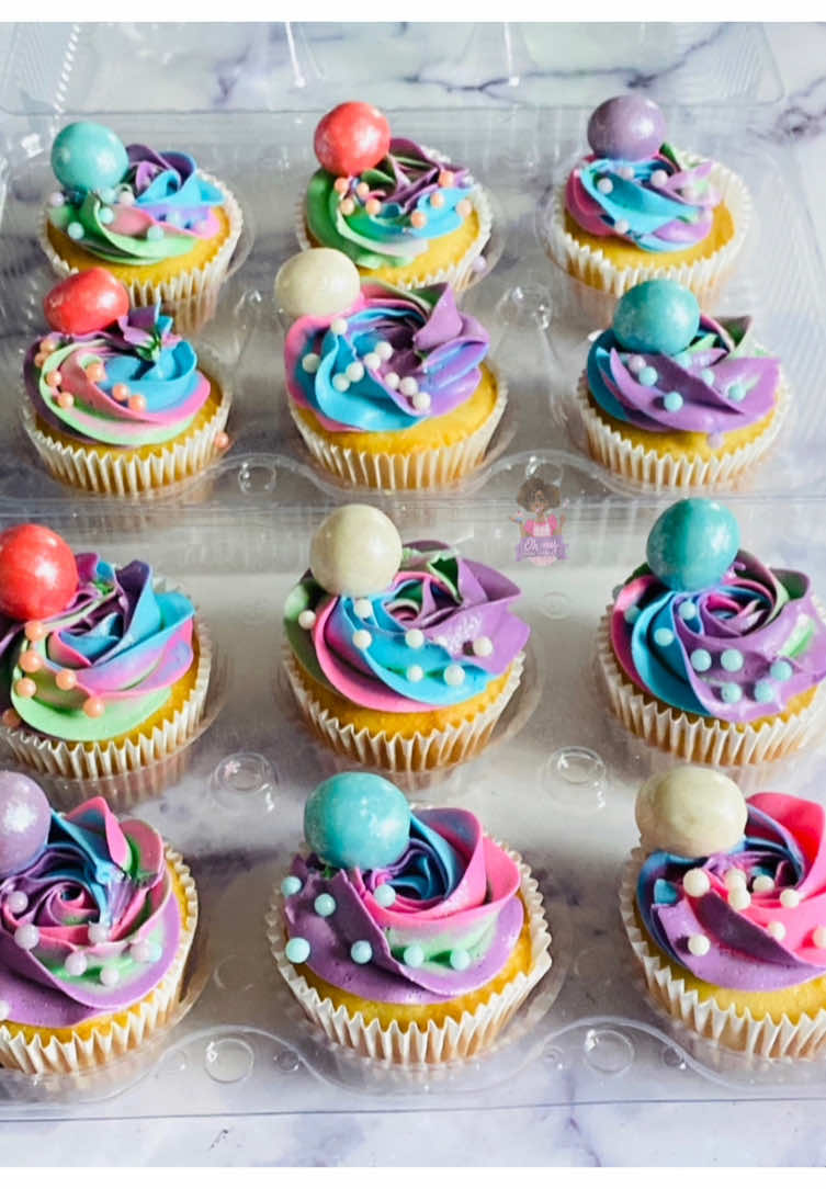 Hi guys 👋, you’ve all asked for it and now it’s back! Our great value picks of assorted cupcakes.  We will have these cupcakes and packages of  4,6 & 12 available to order this week. Simply email us your orders to Ohmysweetcakes2011@gmail.com   #cupcakes #entrepreneur #ohmysweetcakes #SmallBusiness #blackownedbusiness 