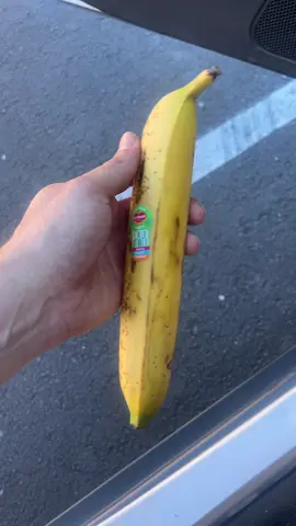 If you want more straight banana content let me know 