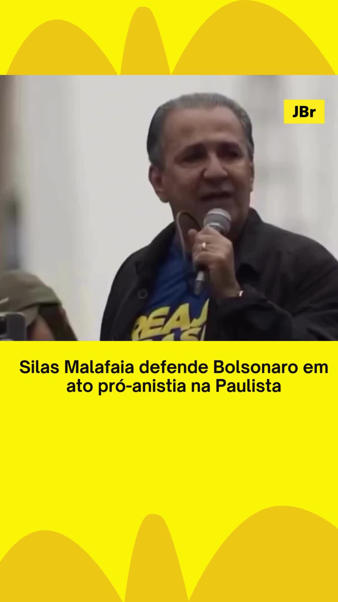 📍 Durante o ato pró-anistia realizado neste domingo (7), na Avenida Paulista, em São Paulo, o pastor Silas Malafaia fez um discurso em defesa do ex-presidente Jair Bolsonaro (PL). O líder religioso criticou as medidas judiciais impostas ao ex-chefe do Executivo e classificou como “covardia” as restrições a aliados. 🗣️ “Amigo Bolsonaro, toda essa covardia contra você, toda essa covardia contra donas de casa, toda essa maldade contra pessoas inocentes. Um ex-presidente da República com uma tornozeleira, que não pode usar telefone e redes sociais, que não pode sair de casa”, afirmou Malafaia. 🙏 O pastor também disse acreditar em uma mudança de cenário. “Nunca vimos isso na história do Brasil. Não me pergunte quando, não me pergunte o mês ou o ano, Deus vai fazer justiça nessa terra. Meu amigo Bolsonaro, Deus é especialista de transformar caos em bênção. Vai chegar a hora”, completou. 📹: Reprodução/ Redes sociais #jornaldebrasilia #SilasMalafaia #Bolsonaro #Anistia #Paulista