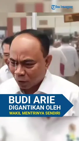 Presiden Prabowo Subianto secara resmi melakukan reshuffle kabinet terhadap lima kementerian. Salah satunya adalah posisi Menteri Koperasi, Budi Arie Setiadi. Saat ditemui di Kompleks Parlemen pada Senin siang, Budi Arie menyebut reshuffle merupakan hak prerogatif Presiden. Budi Arie juga mengaku tidak mengetahui bahwa hari ini akan ada reshuffle yang melibatkan dirinya. sumber: jawapos tv #tribuntemanggung  #Prabowo #BudiArieSetiadi #KabinetPrabowo #BeritaTerkini 