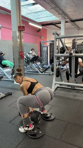 Leg/glut workout ❤️👏😘😍👏👀😭😎#foryoupag #foryou #fly 