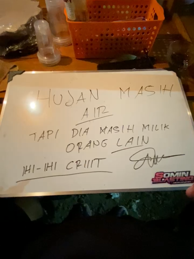 Ngiub min @andygwnsptr #angkringansidareja #sidarejahits 