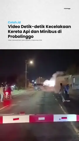 Video Kecelakaan tragis antara kereta api dan kendaraan bermotor terjadi di perlintasan Curah Tulis, Kecamatan Tongas, Kabupaten Probolinggo, Senin malam, 8 September 2025. Dalam video yang beredar di media sosial terlihat sebuah minibus Nissan Serena yang berada di tengah rel, kemudian ditabrak oleh kereta yang melaju menuju Surabaya. Peristiwa itu terekam oleh sejumlah media sosial. Berdasarkan rekaman dan keterangan awal saksi, minibus yang mengalami mogok diduga ditinggalkan oleh pengemudinya sebelum kereta melintas. Kemudian benturan tampak terjadi tepat di tengah rel. Tabrakan itu menimbulkan suara keras dan kepanikan warga sekitar yang berkumpul di lokasi. Dari unggahan video menunjukkan kondisi mobil yang tergeser dan kereta yang mengalami kerusakan pada bagian depan. Selengkapnya di www.celah.id atau stori  Follow @redaksi.celah.id untuk update berita terbaru lainnya. #probolinggo #kecelakaankeretaapi #videokecelakaankeretaapi #keretaapi #keretaapivsmobil       