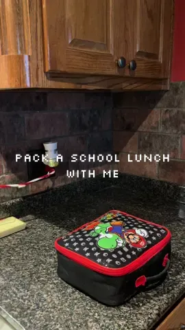 Pack a lunch with me 😋 #ditl #momlife #morningvlog #slowmorning #packinglunch 