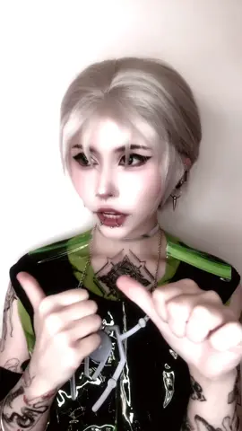 Joining this trend but i can’t take this serious i’m so sorry bye😭😭 #tillcosplay #alienstage #alienstagecosplay #alienstagetill 