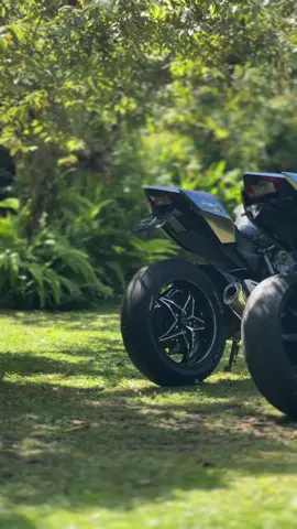 Boomb🖤💥 #kawasakininja #kawasakininjah2r #bikelovers #1millionaudition #ninja 