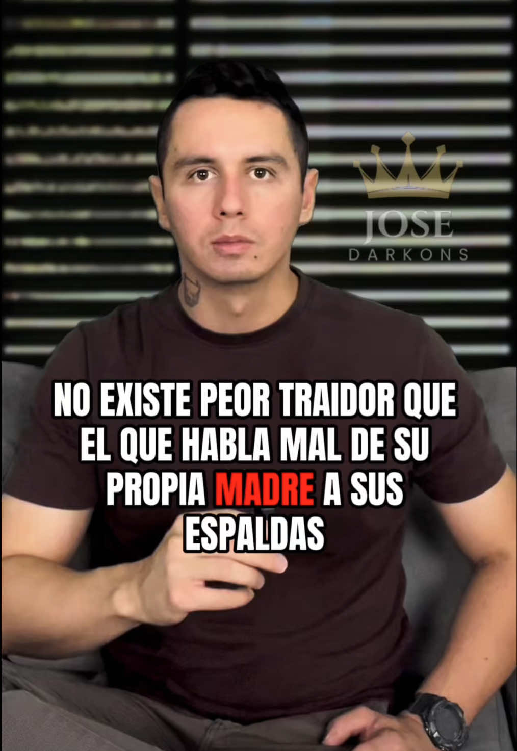 No existe peor traidor que el que habla mal de su propia madre a sus espaldas. 💔🗣️  Quien no respeta a la mujer que le dio la vida se condena a sí mismo a vivir sin honra ni paz.  #AmorDeMadre #Respeto #Reflexión #madreslatinasenusa #mamasenusa 
