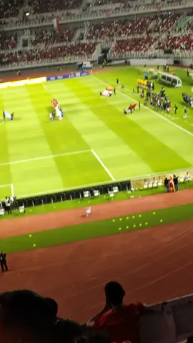 menyanyikan lagu indonesia raya indonesia vs lebanon