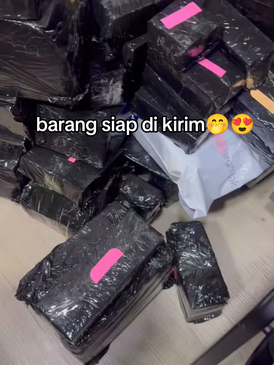 yang udah order di tunggu ya😍 #foryou #foryou #jastip #iphone #amanah 