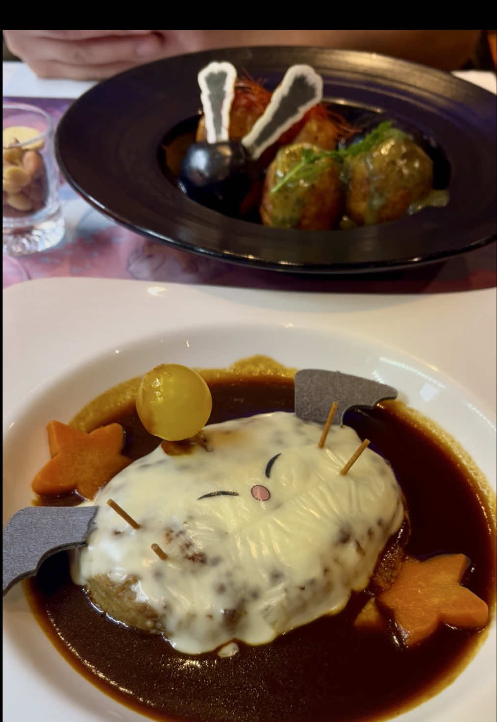 📍 Final Fantasy Eorzea Cafe Akihabara - Tokyo, Japan  Akihabara Store: You can order from a tablet. In addition to the cost of food and drinks, the following charges (tax included) apply per person: Eorzea Cafe: 1,200 yen / Private Room: 1,200 yen / Gold Saucer Room: 1,650 yen. Each charge includes [one drink of your choice and one coaster of your choice]. Business hours are from 10:45 AM to 11:00 PM (last entry and last order at 10:20 PM).  The experience is limited to 90 minutes. (Last order is 50 minutes after your reservation start time.)  If space is available when you visit, we may be able to seat you immediately. #Japan #finalfantasy #themedcafe #Foodie 