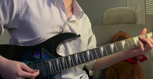 เธอโผล่มาจากไหน 🎸✨#electricguitar #guitartok #guitarcover #YOUNGOHM #fyp 