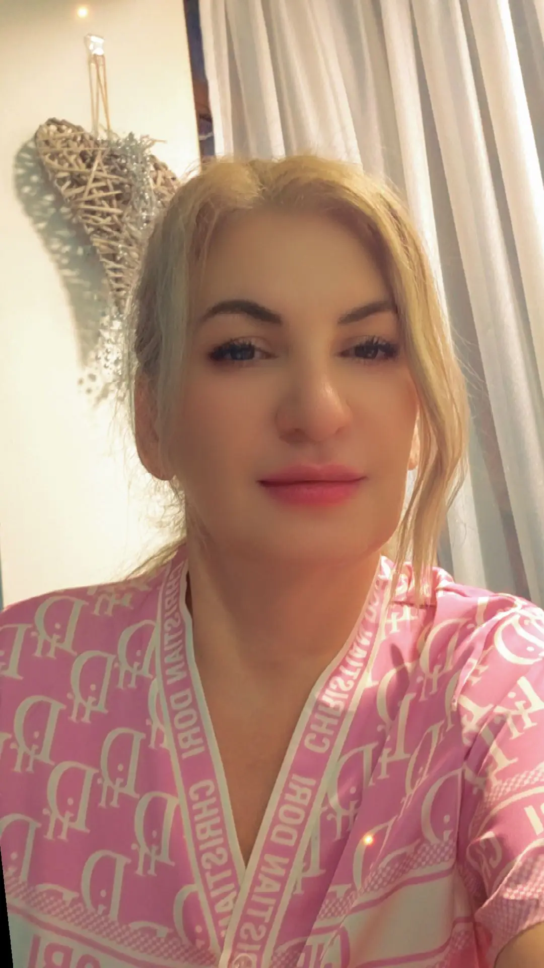 După o zi plină de întâlniri cu doamne care își doresc o schimbare in viata lor ,vor sa fie fericire ,sa fie respectate ,sa fie valorizare...sa atragă persoanele potrivite in viata lor. #femeiamagnetica #femeiaautentica #emmaobiceiuri 
