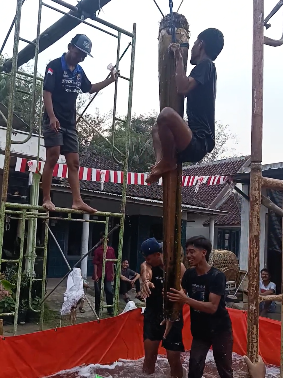 seru!!! panjat pinang pohon pisang lomba semarak kemerdekaan #lomba  #lomba17agustus  #panjatpinang  #lombaagustusan  #anandafardani 