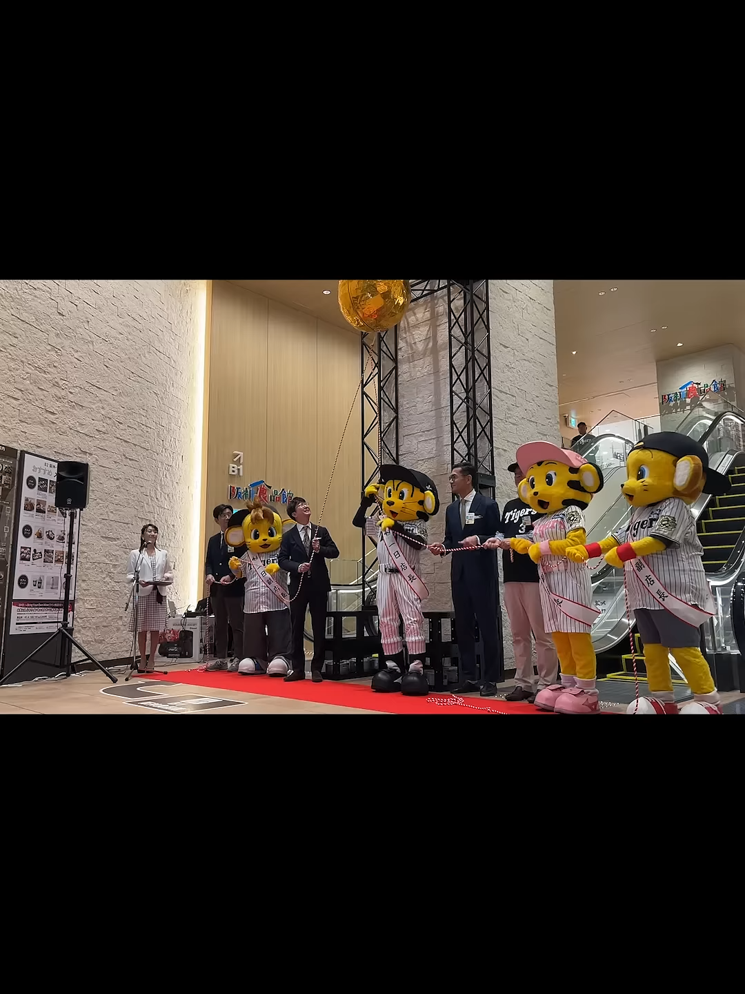 阪神百貨店でタイガース優勝記念セール　西井本店長「史上最速での優勝セール、ものすごくうれしい」  #thepage_jp #阪神タイガース #阪神