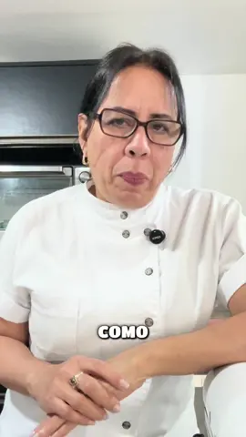 Porque tu bizcocho se baja no sube queda denso? Bueno aquí te dejo una técnica excelente para que eso no te pase. Está receta es básica la consigues en cualquier lugar lo que me interesa es que aprendas bien cómo hacerla.  Y si quieres aprender más escríbeme quiero en los comentarios te envío información.  No disponible para Brasil  #tresleches #omelhortrêsleitesdomundo #tecnicas #pasteldetresleches #bizcocho 