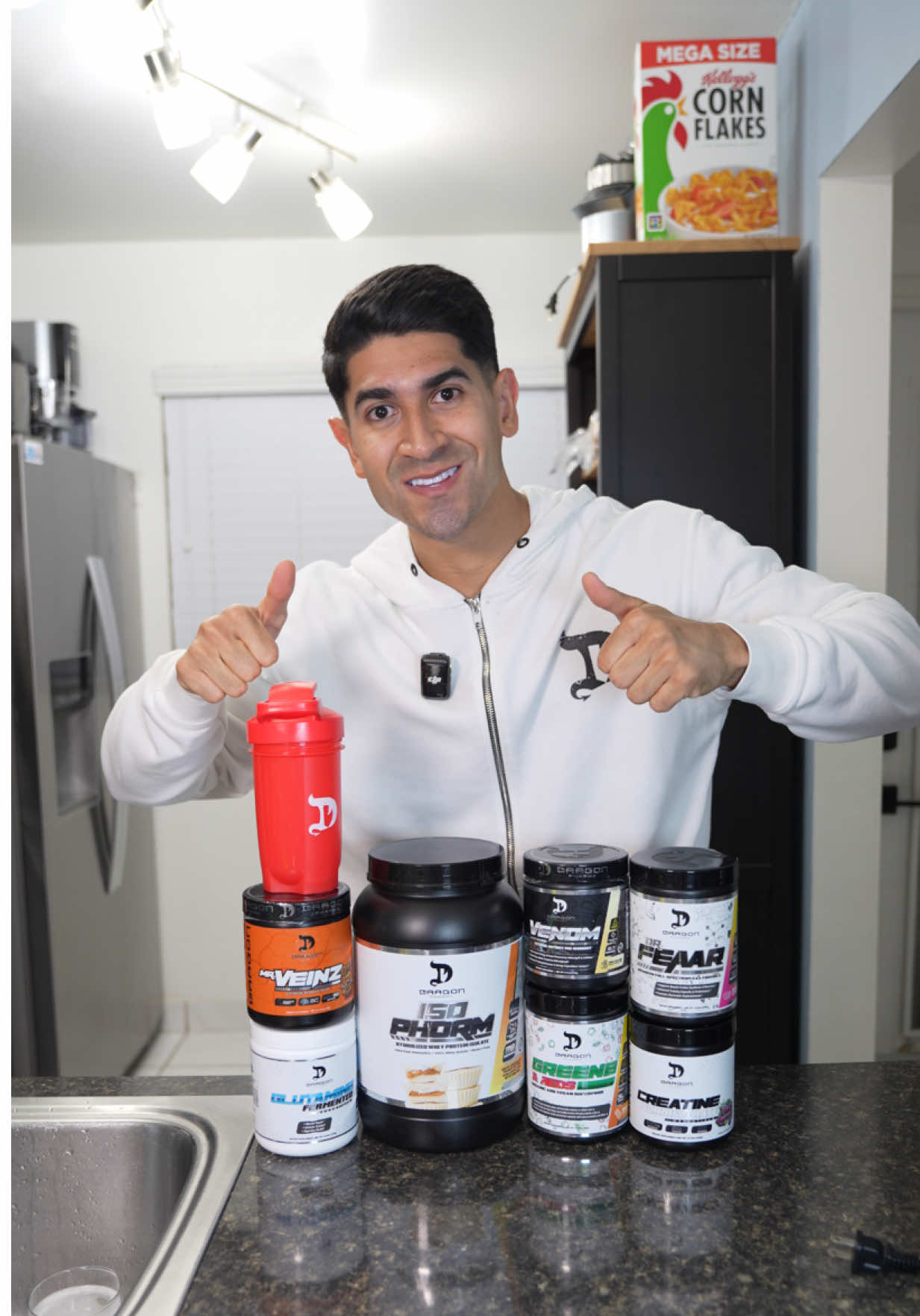 Los básicos que no pueden faltar 🔥👇 🧠 Creatina → Más fuerza, más rendimiento, más músculo. 💪 Proteína → Recuperación + síntesis muscular, fácil y efectiva. ⚡ Pre entreno con y sin estimulante → Energía o enfoque, tú eliges. 🌿 Greens & Reds → Nutrición real en un scoop. 🛡️ Glutamina → Apoya tu sistema inmune y recuperación intestinal. @Dragon Pharma Labs 