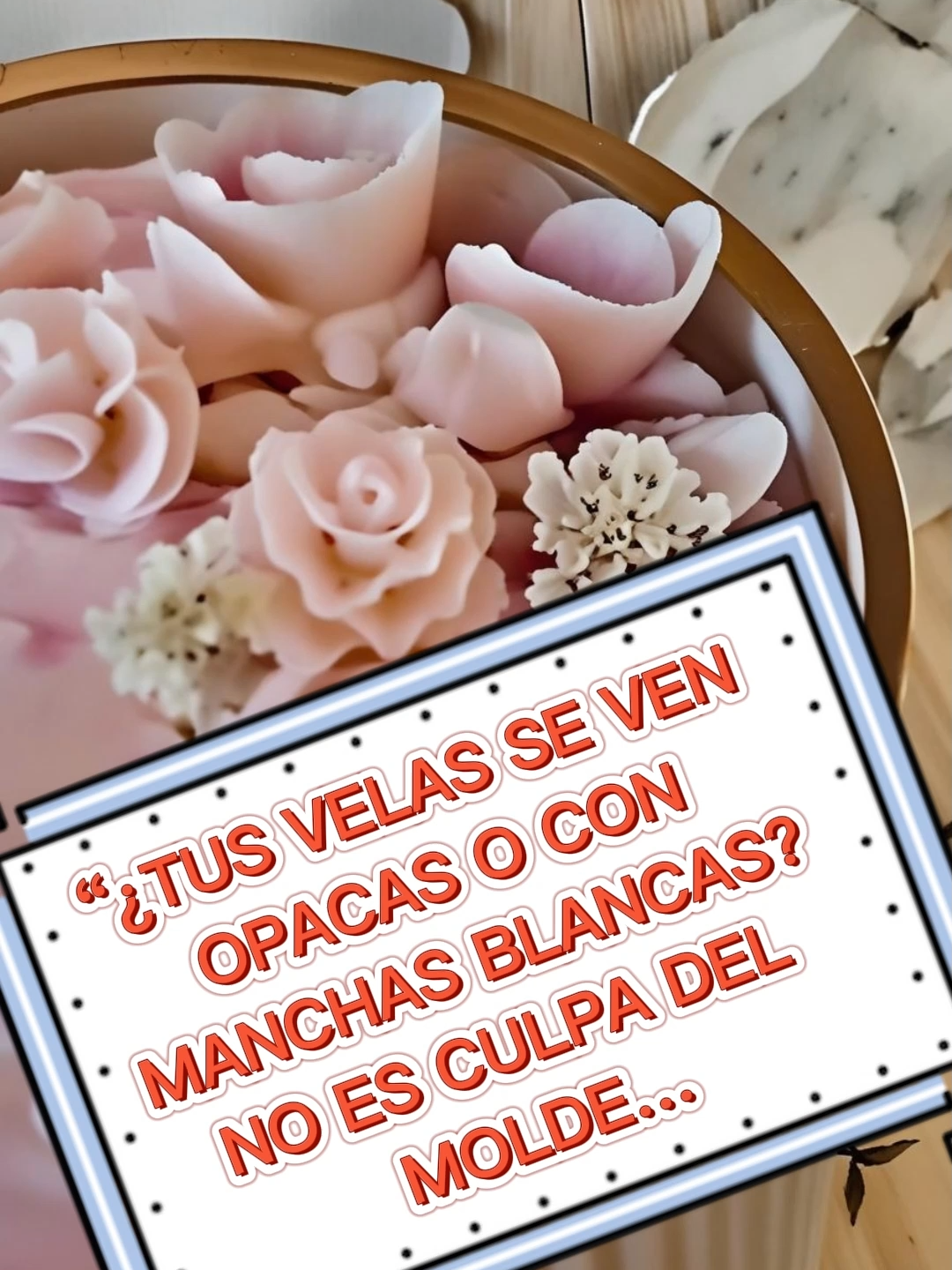 ✨ A muchos les pasa: hacen una vela con toda la ilusión y al final aparece ese efecto blanco en la superficie. No es que no sepas, solo faltan algunos trucos al mezclar. Con pequeños ajustes tus velas pueden quedar brillantes y parejas. 👉 ¿Ya te pasó alguna vez que tu vela no quedó como esperabas? Cuéntamelo en comentarios y síguenos para más consejos. #velasartesanales #velasaromaticas #emprendeconvelas #cursodevelas #handmadecandles #jabonesartesanales #soaplovers #velasconproposito #hechoconamor #emprendeconarte