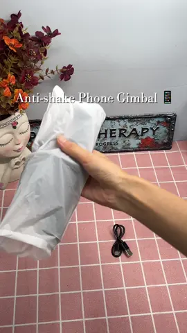 Say goodbye to shaky videos! This phone gimbal stabilizer is a game - changer for iPhone and Android users. #spotlightfinds #GimbalStabilizer #VloggingAccessories #StreamingEssentials