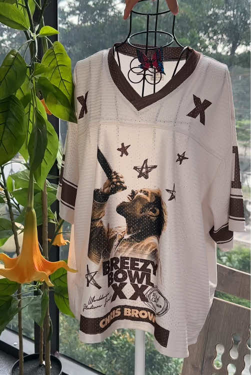 - Game day or every day—jersey got you covered ✌️🔥 #footballjersey #jersey #breezy #breezybowl #streetwearstyle 