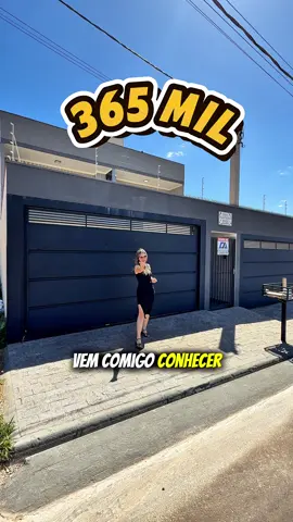 ✨ Apartamento sofisticado em bairro nobre de Franca ✨ Este elegante apartamento foi projetado para oferecer conforto, praticidade e qualidade de vida. Localizado em uma das regiões mais valorizadas da cidade, conta com três dormitórios, incluindo uma suíte espaçosa, todos bem distribuídos para proporcionar privacidade e bem-estar. A sala integrada à cozinha cria um ambiente moderno e acolhedor, perfeito para receber amigos e familiares. A cozinha e os dormitórios já possuem armários planejados, garantindo praticidade no dia a dia. Na área externa, a sacada com área gourmet e churrasqueira se destaca como um convite para momentos de lazer e descontração. O imóvel conta ainda com lavanderia funcional e duas vagas de garagem. ✅ Localização privilegiada em bairro nobre ✅ Ambientes bem planejados e integrados ✅ Sacada gourmet com churrasqueira ✅ 3 dormitórios (sendo 1 suíte) ✅ 2 vagas de garagem ✅87 metros de área construída 📞 Entre em contato agora mesmo: