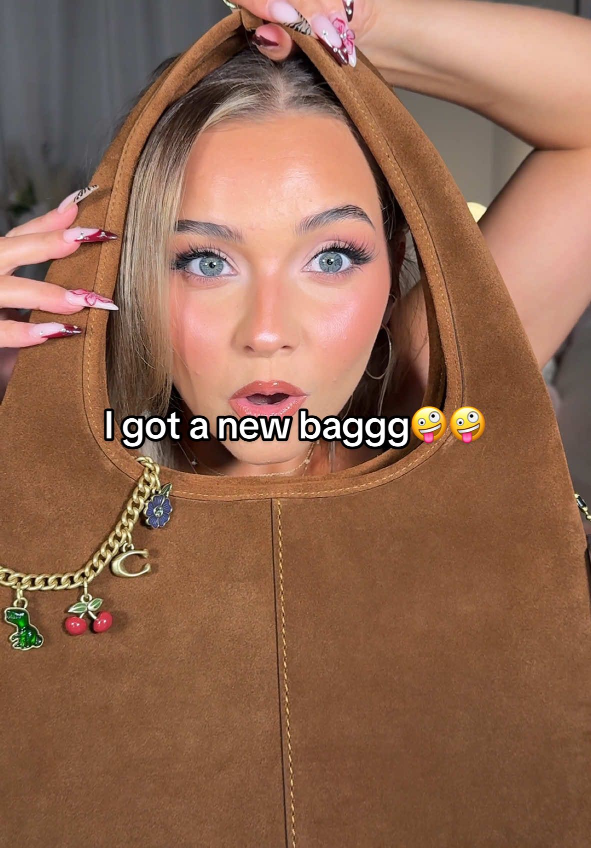 The way the bag is so big, my head is just directly in the arm hole the entire time is making me laugh so much 🤣🤣#designer #autumnaesthetic ##coachbag##haul##fashion##trending