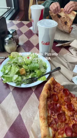 Our favorite pizza place! Since moving to WA I’ve been searching for a New York style pizza. Cool place definitely check em out #pizza #newyorkstylepizza #everettwashington #Foodie #coolrestaurants 