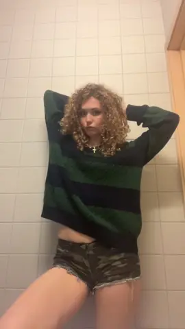 I love shorts  #curlyhair #fypシ゚ #wlw #OOTD #wavyhair 
