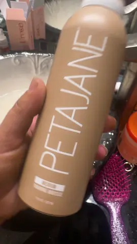 I absolutely love this face brush! Needed this a long time ago for sure!! #petajaneselftan #petajane #faceperfection 