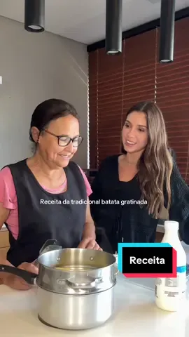 Receita da batata gratinada. Façam que é boa viuu. Dica extra: o melhor é volocar o molhinho de queijo em cima do arroz!  #receita #almoço #batatagratinada #batata 