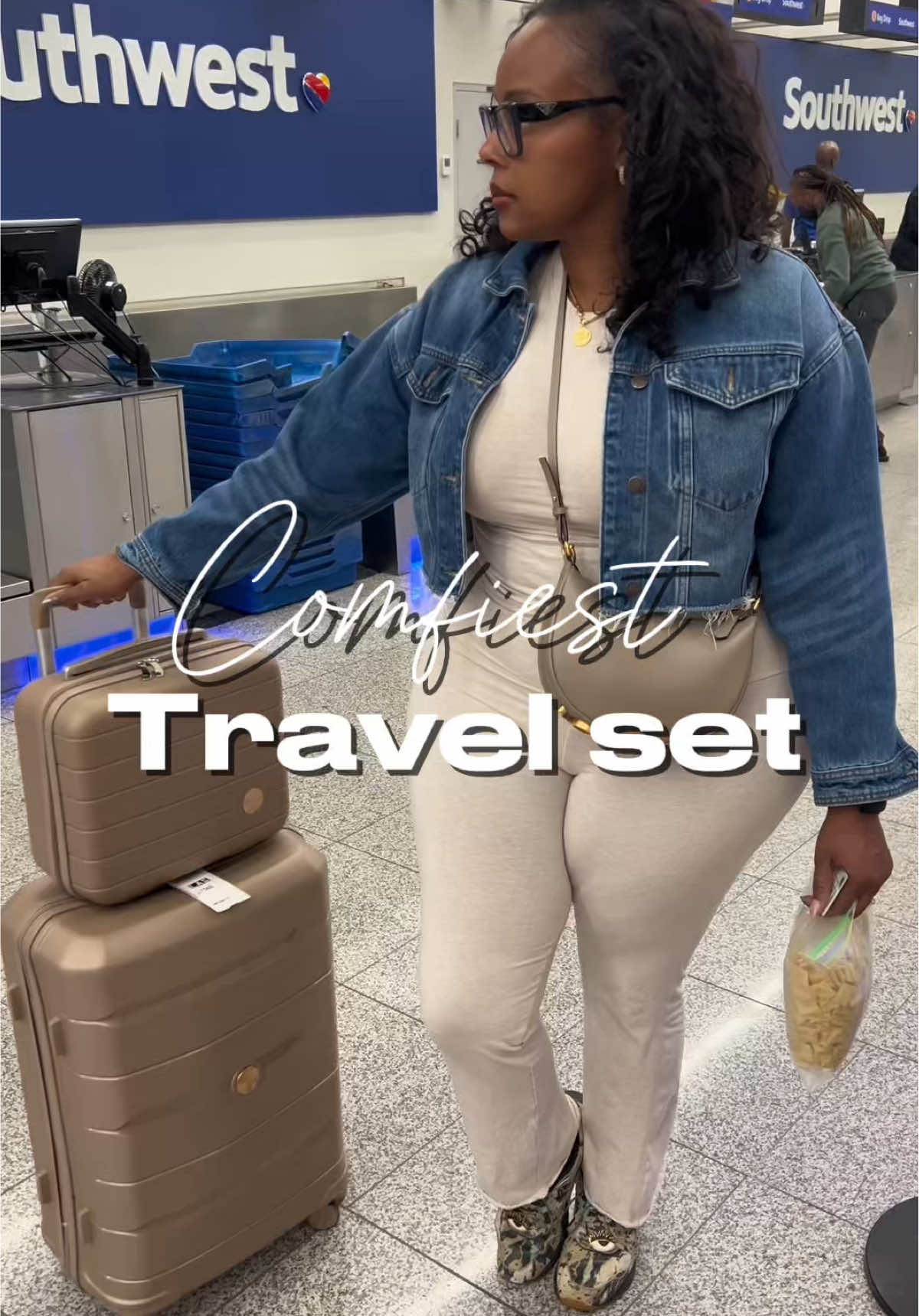 Travel outfit ✨ #curvytok #curvyfashion #plussizefashion #plussizetiktok #creatorsearchinsights 