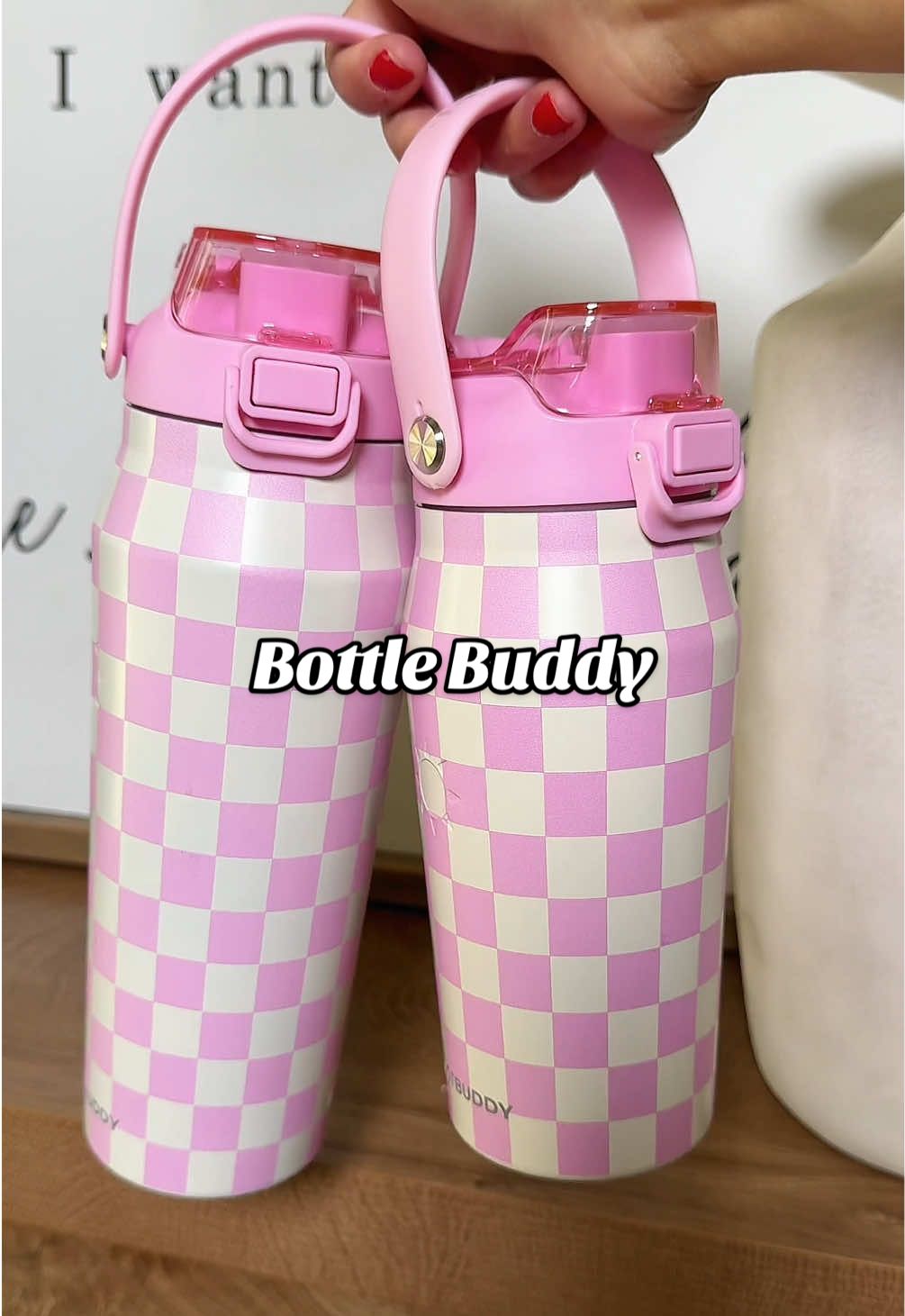 Just when you thought these bottle buddy’s couldn’t get cuter! 🎀💅 @Frost Buddy  #bottlebuddy  #frostbuddy   #tiktokshoprestock #spotlightfinds #tiktokshopcreatorpicks