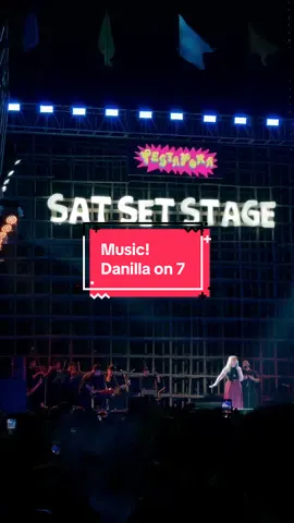 Dari semua musisi yang tukeran setlist di PestaPora, menurut gue Danilla on 7 jadi salah satu terbaiknya sih! Niat banget covernya. Apalagi ATYPKM ini, musiknya magical banget @DANILLA !! #pestapora2025 
