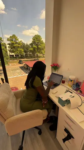 workday in the life of a real boss chick ⭐️⭐️⭐️⭐️⭐️🎀  #entrepreneur  #hairgrowthoil  #aryuvedichaircare  #fypシ 