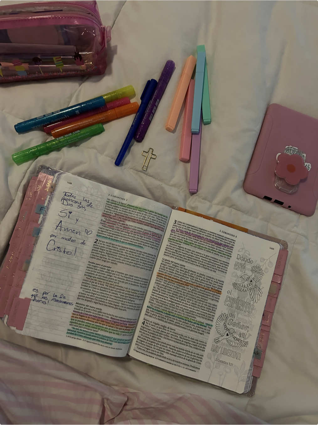 “Dios los bendice a ustedes cuando la gente les hace burla y los persigue y miente acerca de ustedes y dice toda clase de cosas malas en su contra porque son mis seguidores.” Mateo 5:11