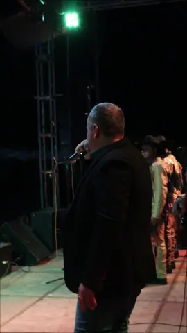 Arrancamos la semana con música, espero que hayan tenido un gran fin de semana mi raza. Nada como cantar juntos para empezar con la mejor energía 🎶🙌 👉 Díganme, ¿cuál canción no puede faltar en el próximo show? 🤠🤠🤠