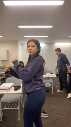 esses homenzinhos brigando no meu vídeo 