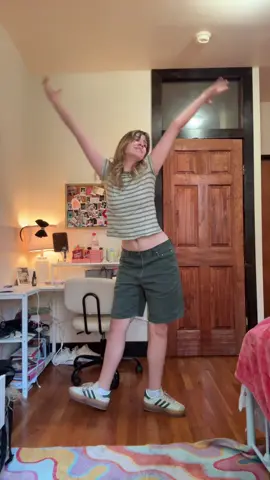 Shakin ass on this glorious Monday! Hope everyone has a good week :) #dance #tiktokdance #professional #sketch #comedy #newyork #frankensteinschick #lobsterprices #dancer #childprodigy #bushwick #monday 