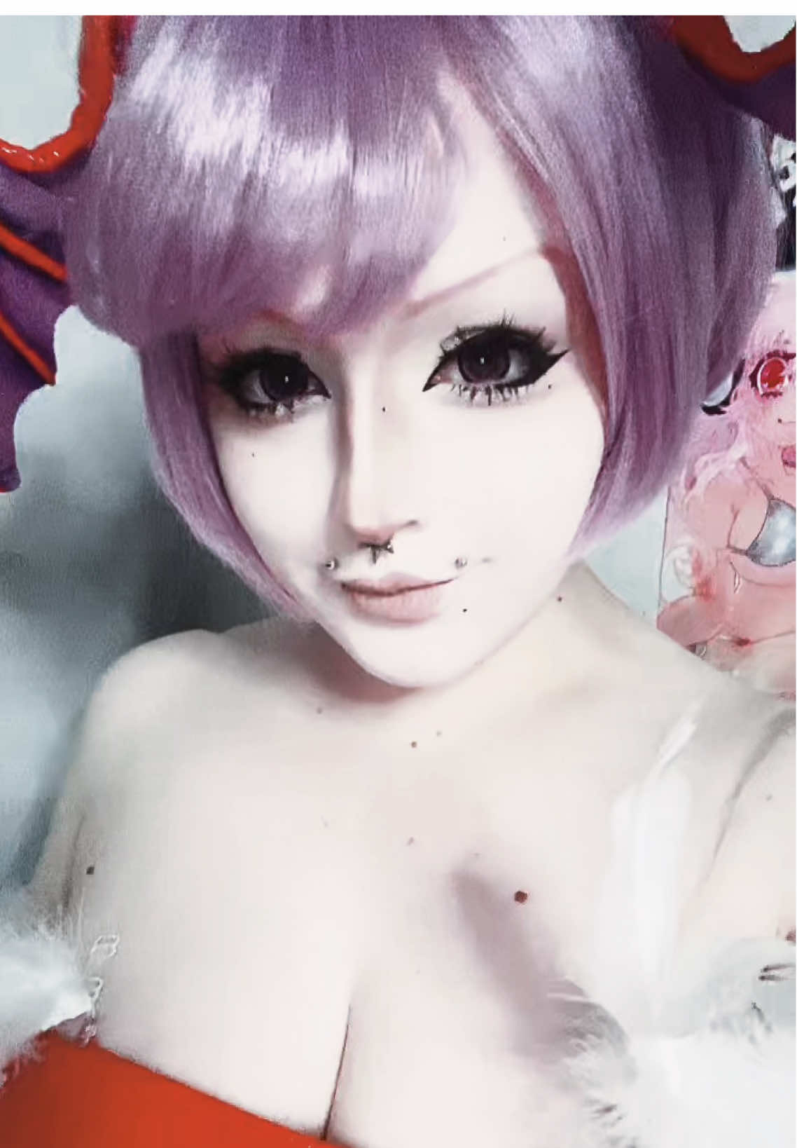 I’ll redo her when I get contacts in :3#lilithaensland #lilithaenslandcosplay #darkstalkers #morriganaensland #cosplaytransition 