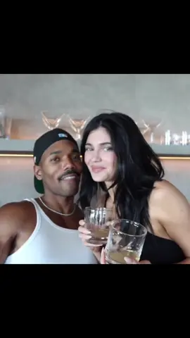 she’s so cute #kyliejenner #fyppppppppppppppppppppppp #foryoupage #Vlog #miami @Kylie Jenner 