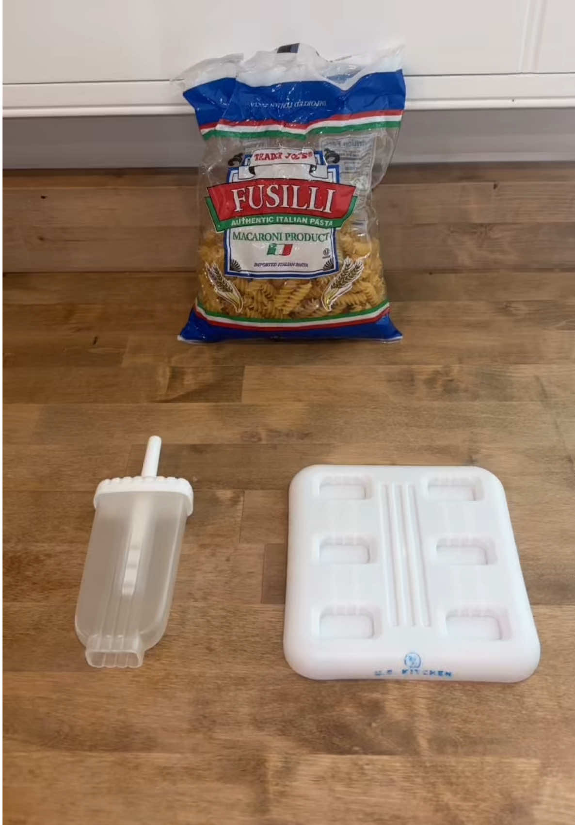 The Fusilli Pasta🍝 Where are all of my pasta lovers at👀 #pasta #popsicle #fusillipasta #popsiclemaker 