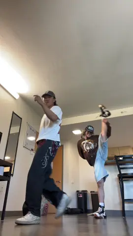 when 2 ex-taekwondo black belts try dancing 🗣️ @miriam #losangeles #dance #kpop #newjeans #fitcheck 